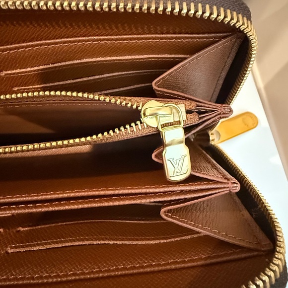 Designer Wallet - Picture 3 of 4